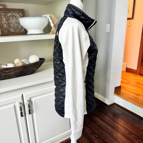 Women’s North Face Jacket - Picture 4 of 11